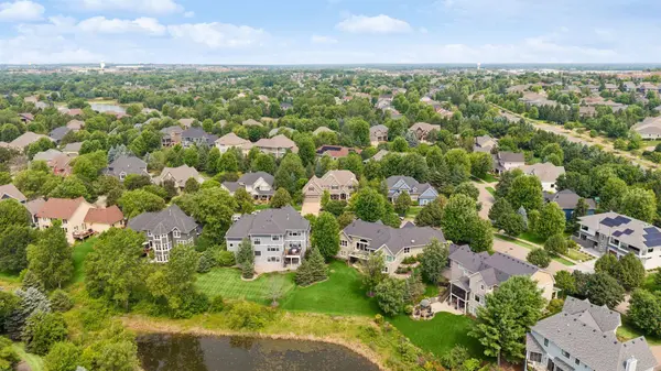 10906 Bentwater LN, Woodbury, MN 55129