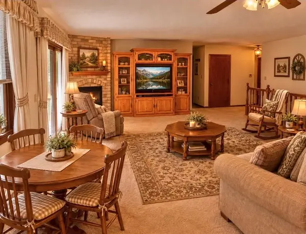 169 Mary CIR, North Mankato, MN 56003