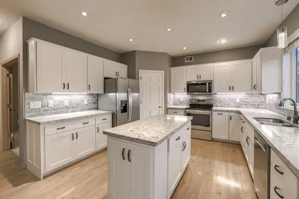 2040 Staghorn DR, Shakopee, MN 55379