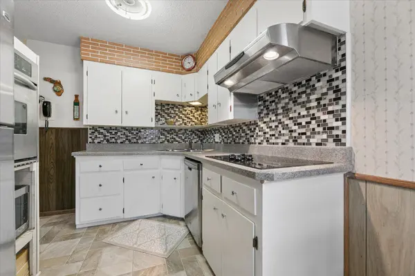 1747 Pinewood DR, Shoreview, MN 55126