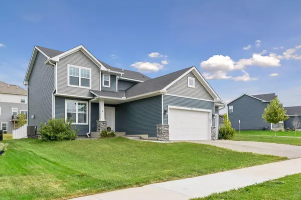 540 Waterford PL, Waconia, MN 55387