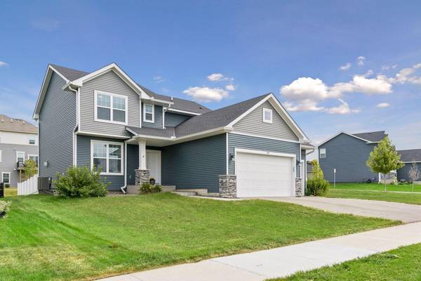 540 Waterford PL, Waconia, MN 55387