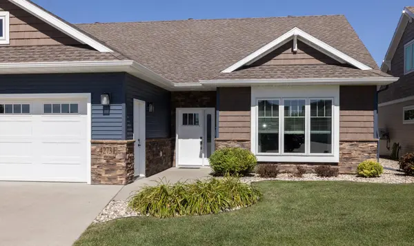 4273 Coventry DR S #E, Fargo, ND 58104
