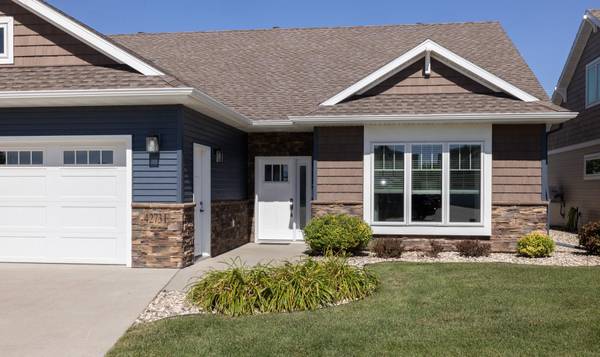 4273 Coventry DR S #E, Fargo, ND 58104