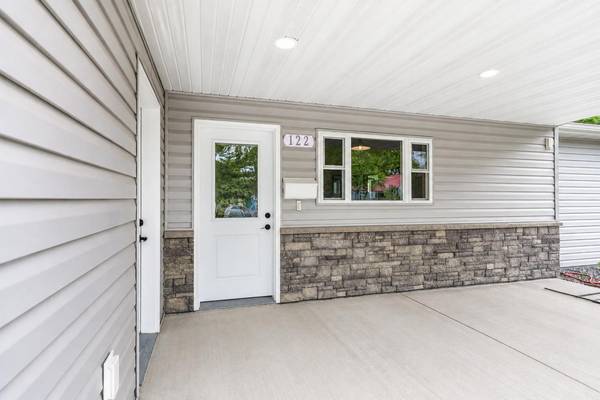 122 Cox AVE SW, Madelia, MN 56062