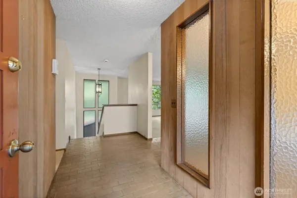 3322 102nd AVE NE, Bellevue, WA 98004