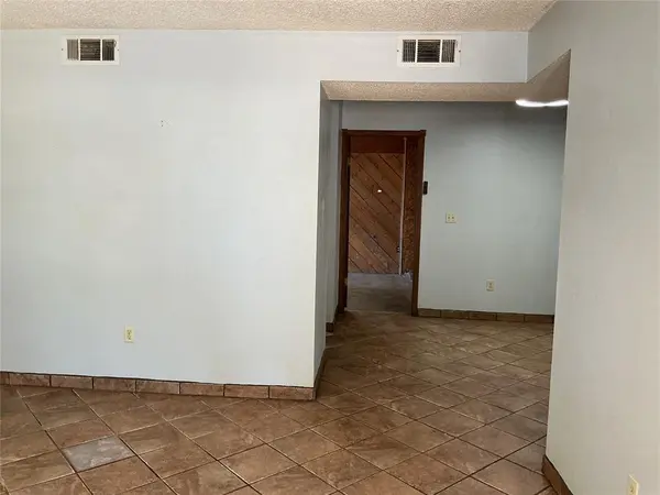 1919 Wells, Clinton, OK 73601