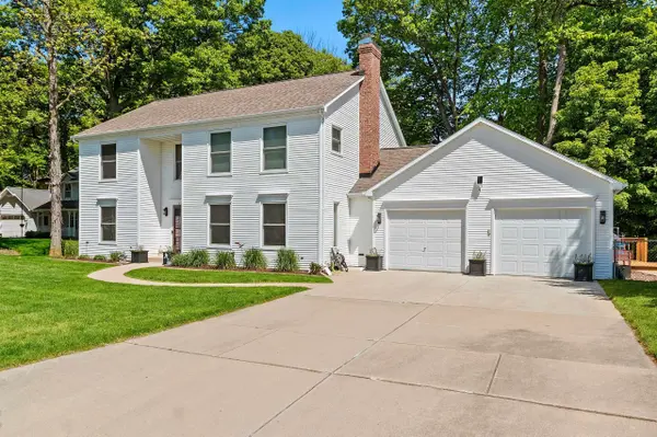 2595 EDGEWOOD LN, Green Bay, WI 54302-4881