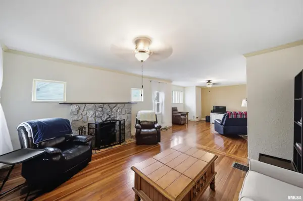 1525 CENTER ST, Pekin, IL 61554