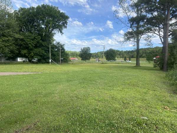 90 Creek St, Big Sandy, TN 38221