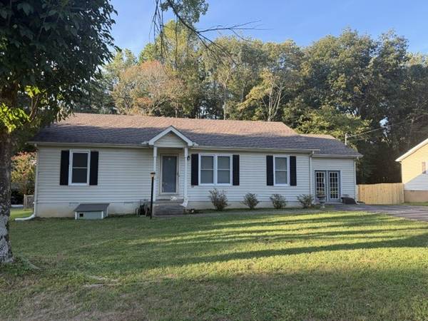 312 Greenfield Ln, Estill Springs, TN 37330