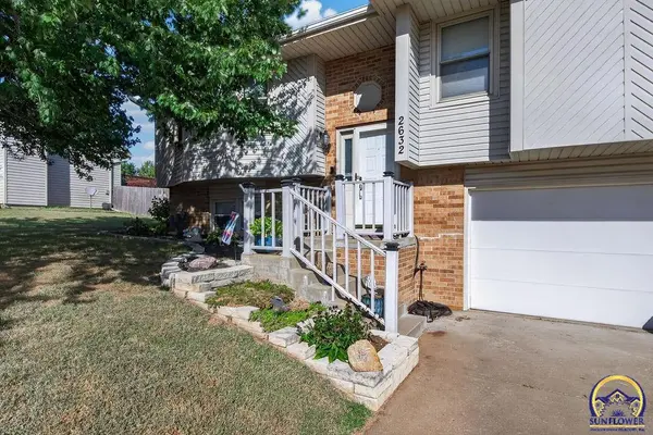 2632 SW Gainsboro RD, Topeka, KS 66614