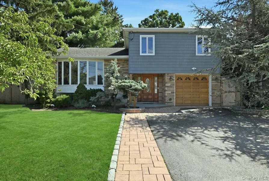 2484 Kayron LN, North Bellmore, NY 11710