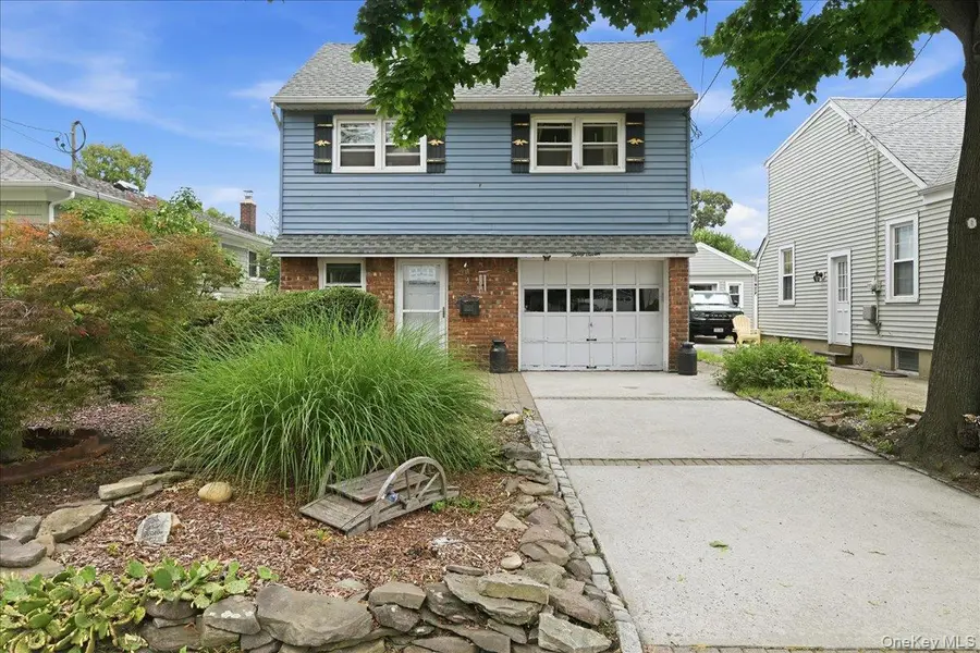 37 Cherry ST, Massapequa, NY 11758