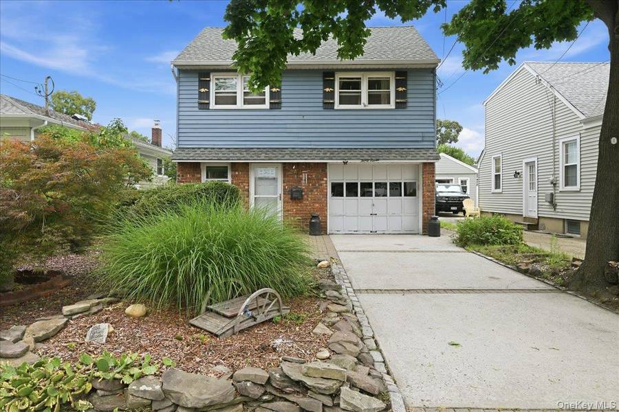 37 Cherry ST, Massapequa, NY 11758
