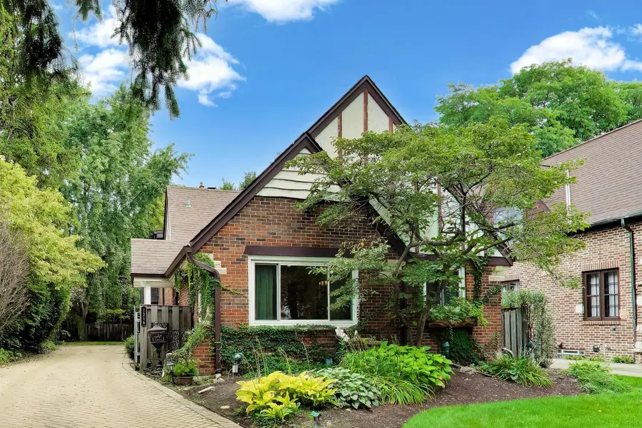 1216 E Mayfair RD, Arlington Heights, IL 60004