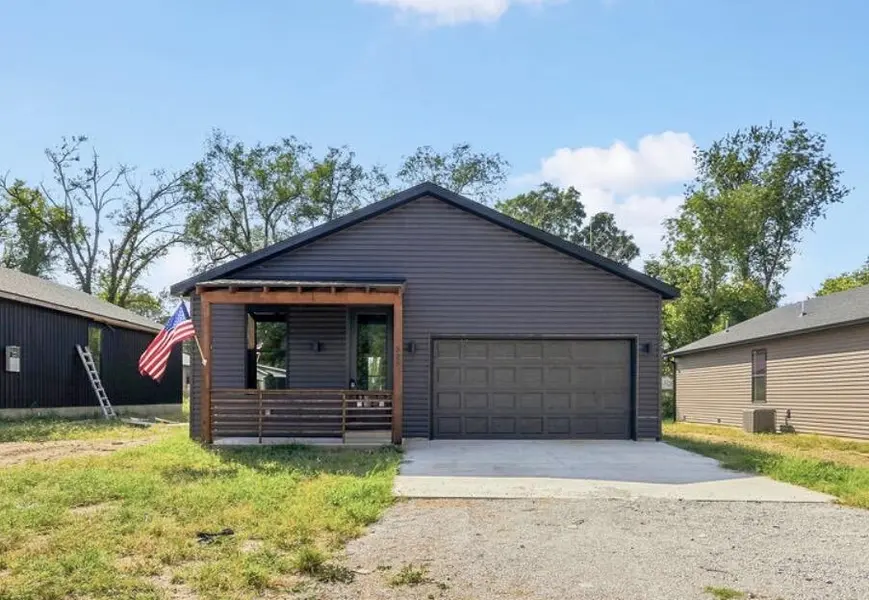 325 S Oak AVE, Sparta, MO 65753