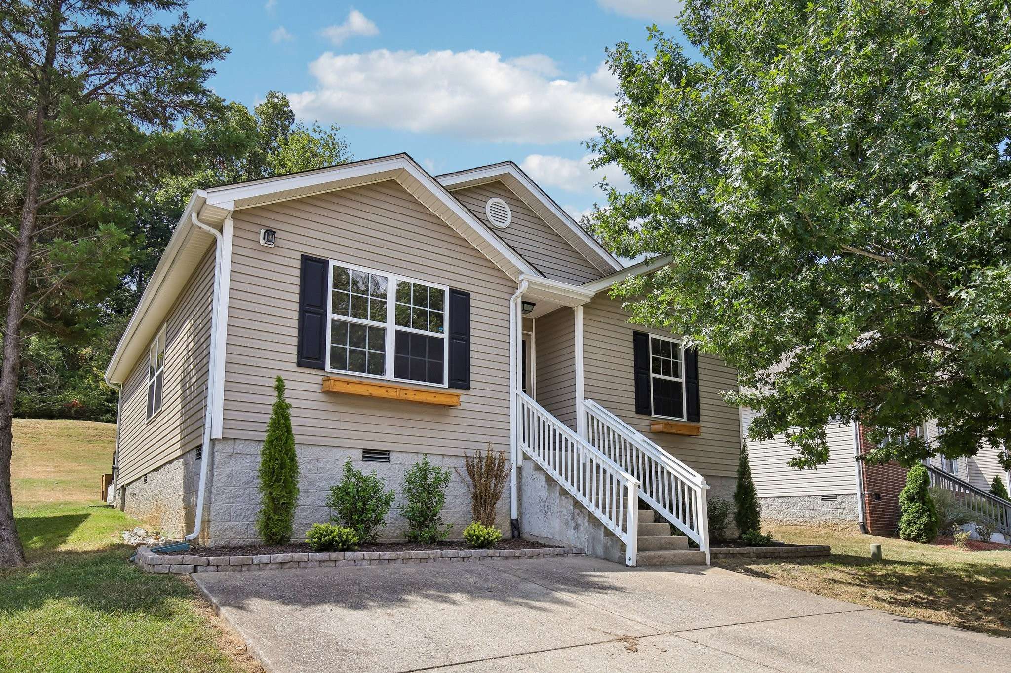 677 Belgium Dr, Hermitage, TN 37076