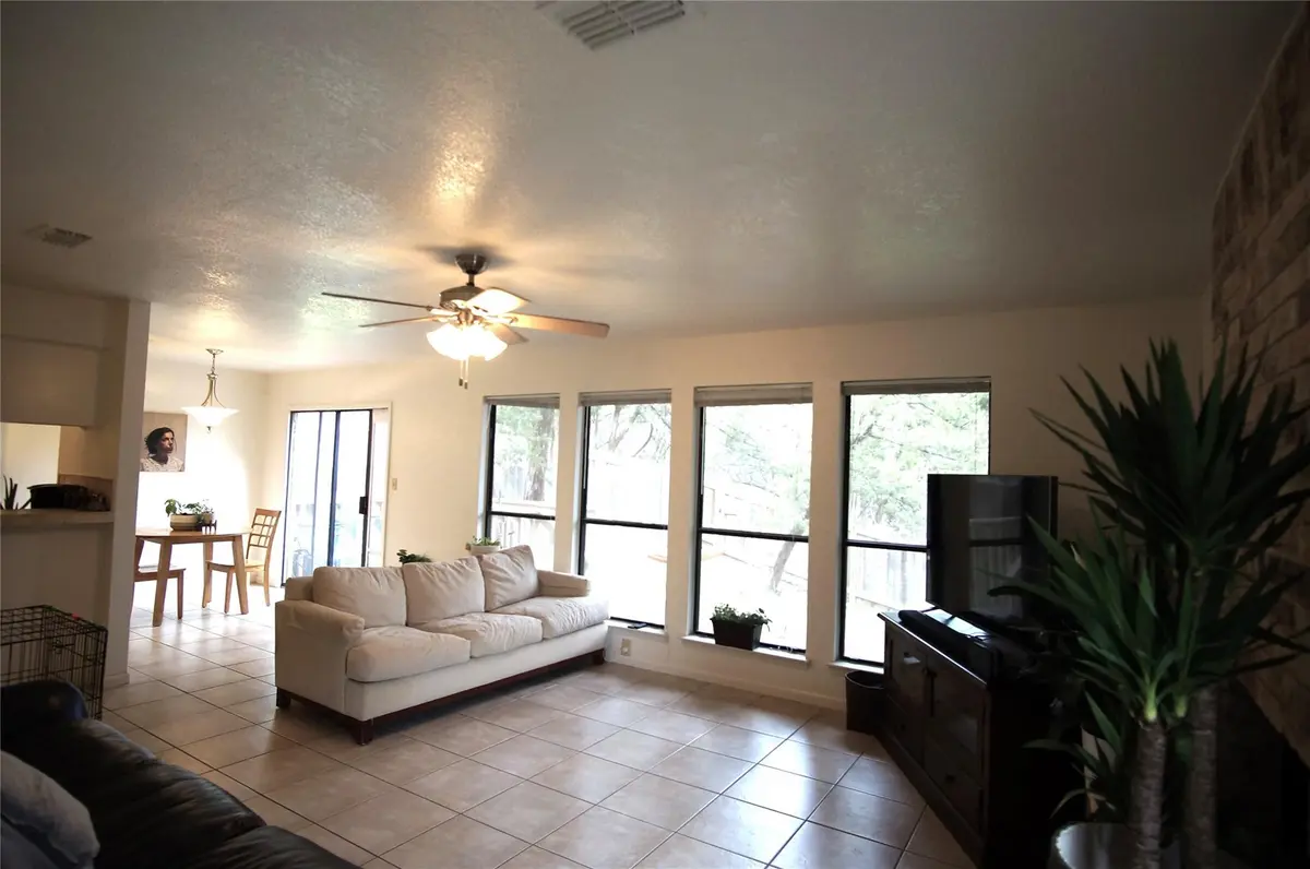 4904 Smokey VLY #B, Austin, TX 78731