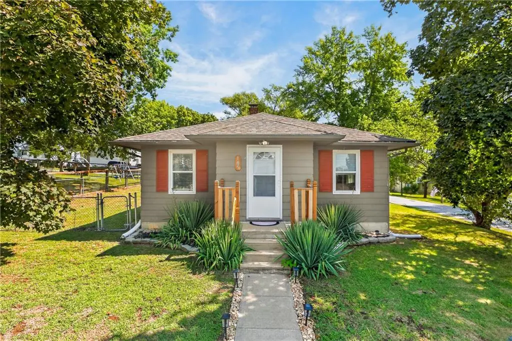 105 S July ST #W, Dearborn, MO 64439