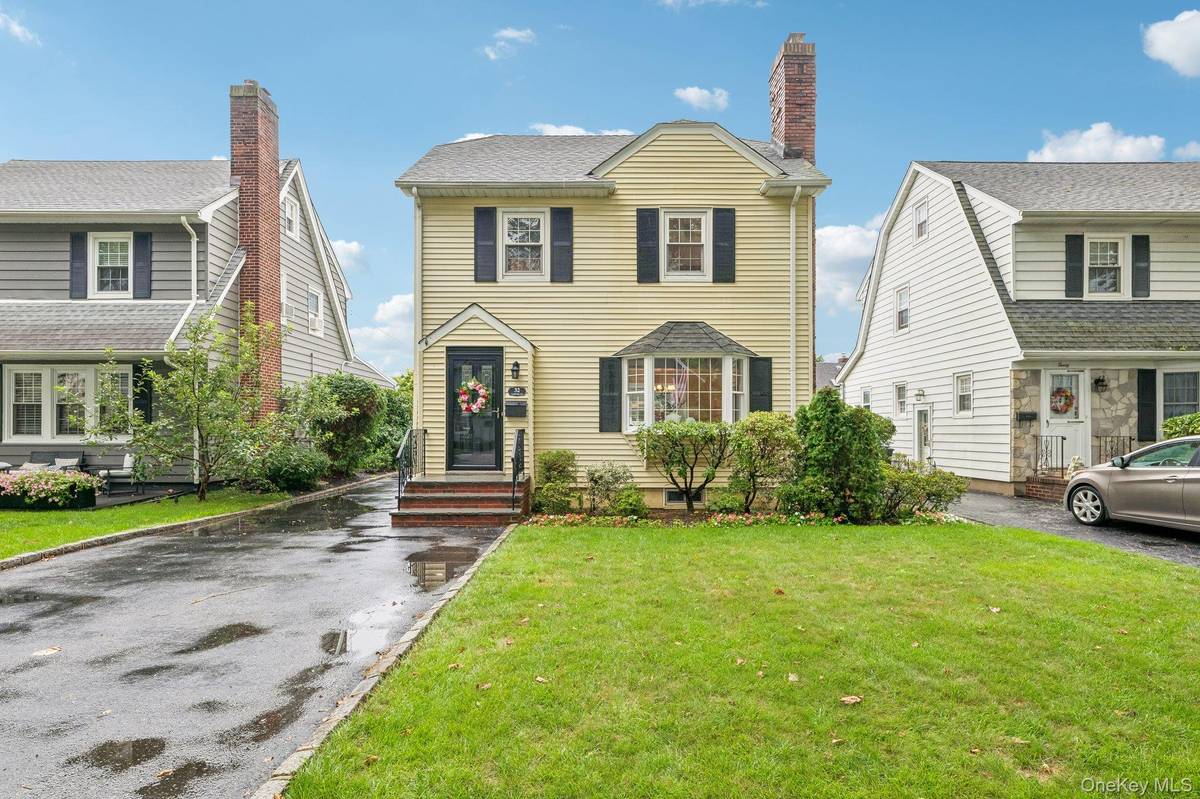 32 Cambridge AVE, Garden City, NY 11530