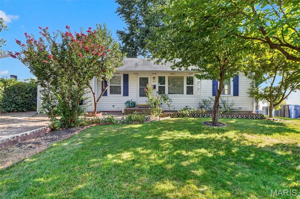 120 Saint Nicholas LN, Florissant, MO 63031