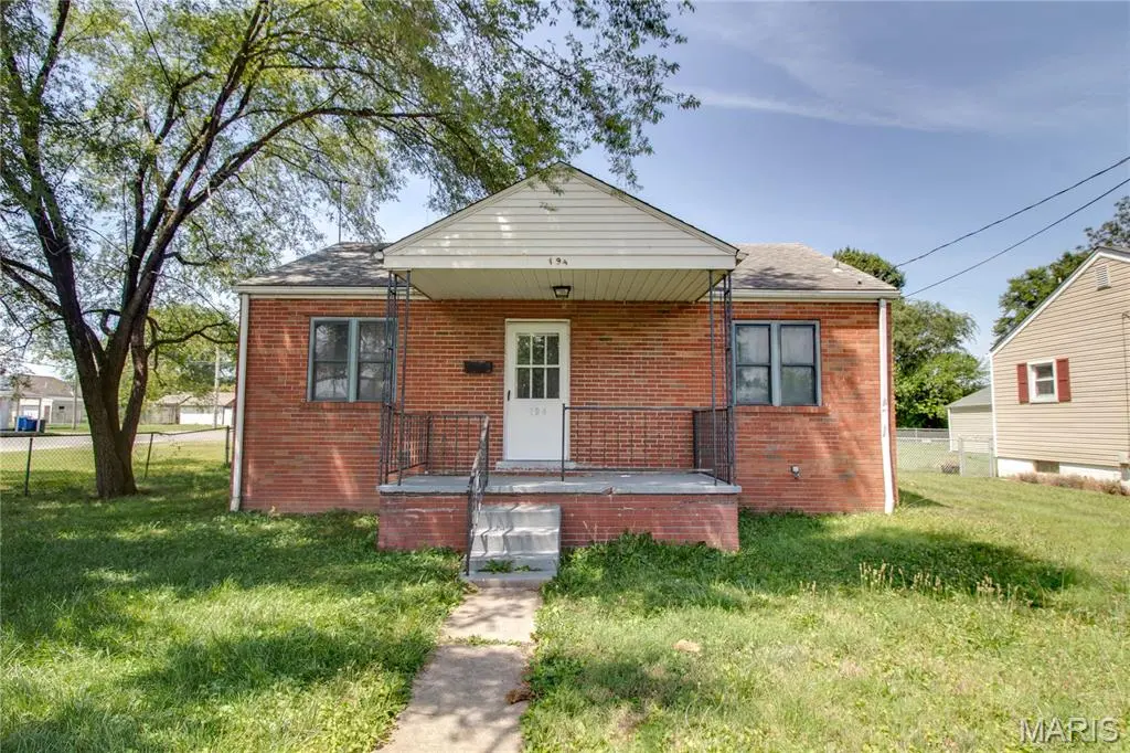 194 S Pence ST, East Alton, IL 62024