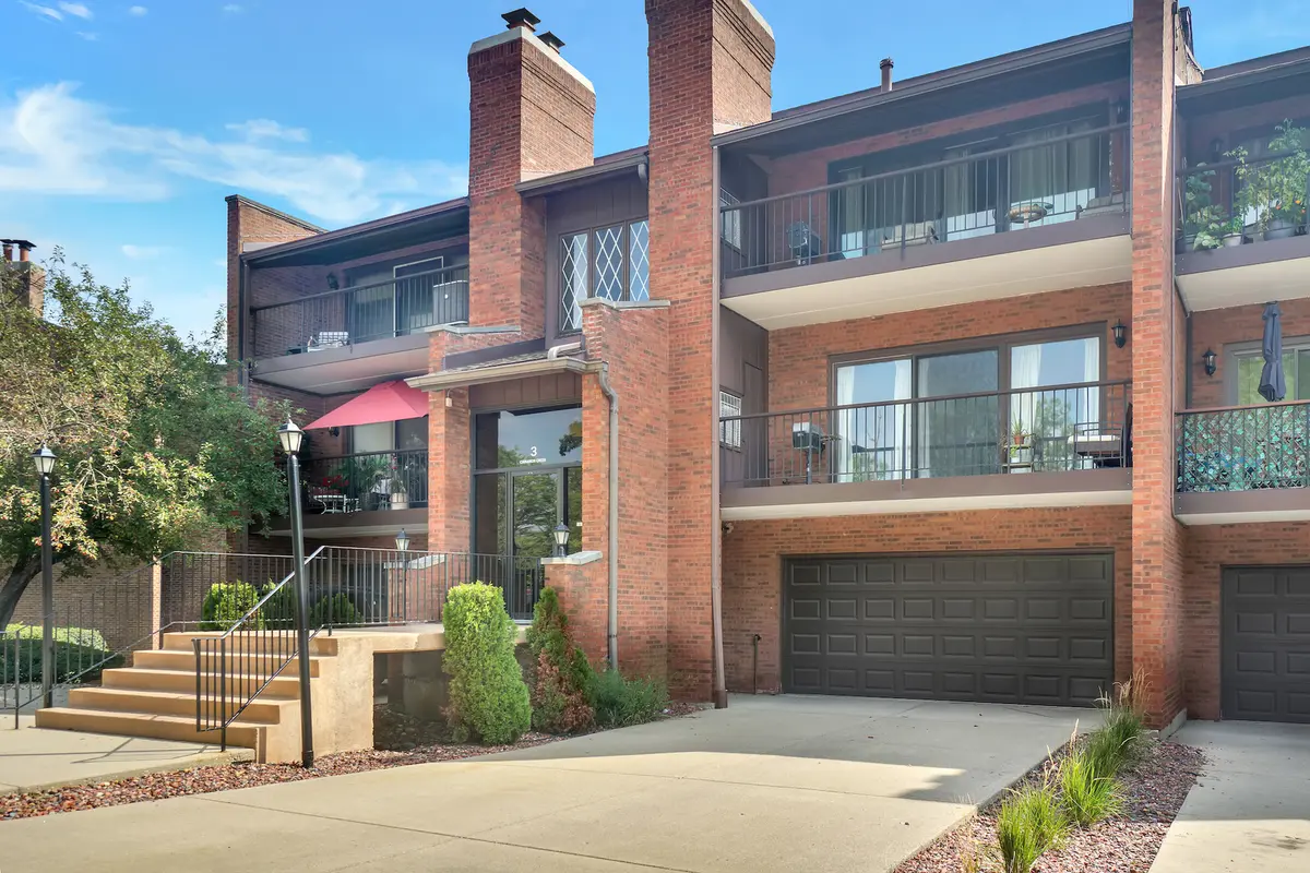3 Cinnamon Creek DR #3S, Palos Hills, IL 60465