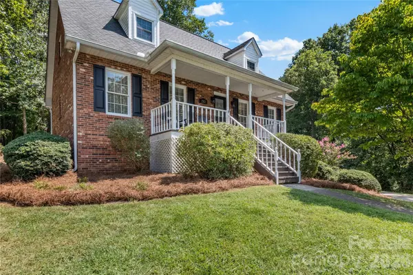 2513 Newington CT, Clemmons, NC 27012
