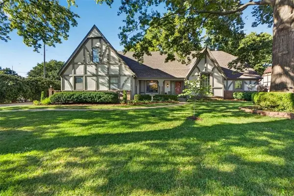 3516 W 101st TER, Leawood, KS 66206