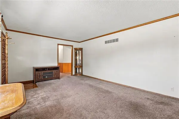 30115 W 95th ST, De Soto, KS 66018