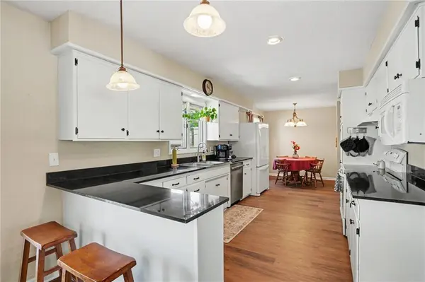 200 W 104th TER, Kansas City, MO 64114