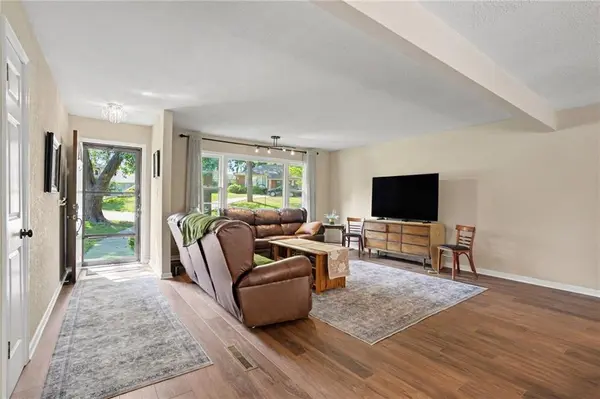 200 W 104th TER, Kansas City, MO 64114