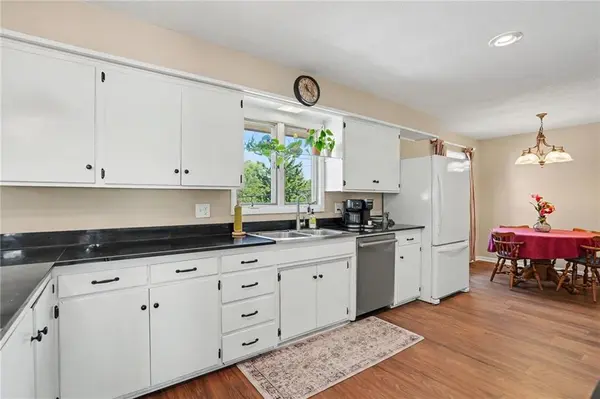 200 W 104th TER, Kansas City, MO 64114