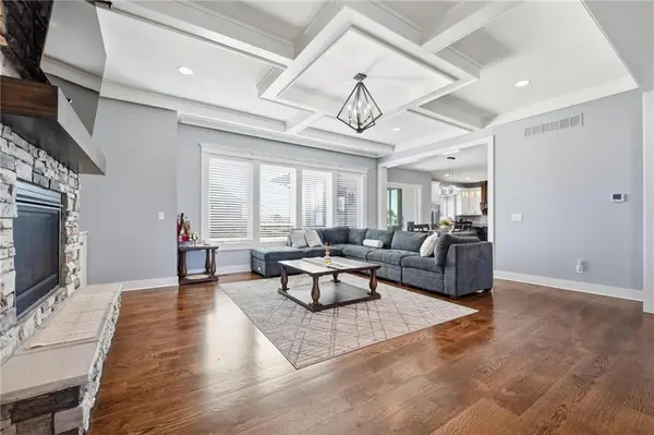 11315 W 166th TER, Overland Park, KS 66221