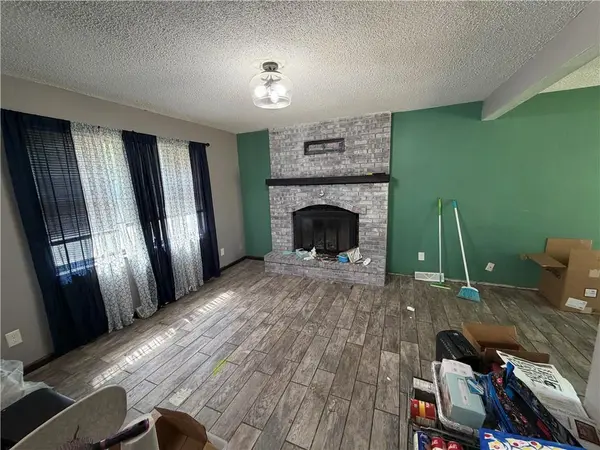317 Sandstone DR, Blue Springs, MO 64014