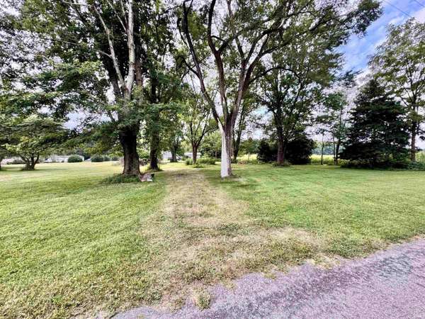 1571 W 400 S ***, Winamac, IN 46996