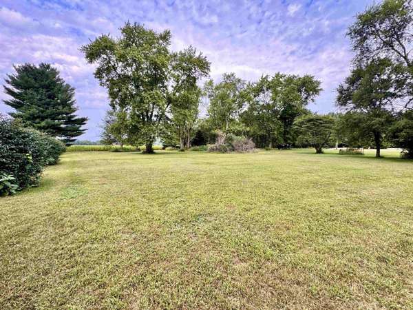 1571 W 400 S ***, Winamac, IN 46996