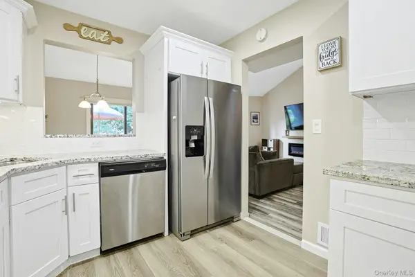 195 Treetop CIR, Nanuet, NY 10954