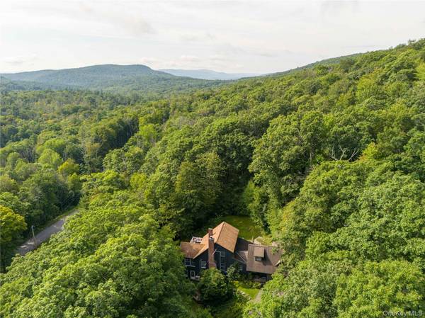 351 Dugway RD, Austerlitz, NY 12037