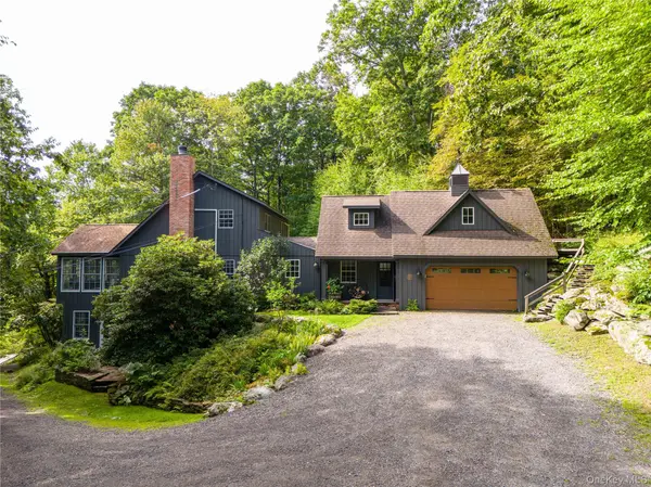 351 Dugway RD, Austerlitz, NY 12037