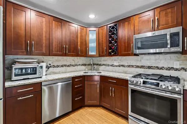 9 Redtwig CT, Peekskill, NY 10566