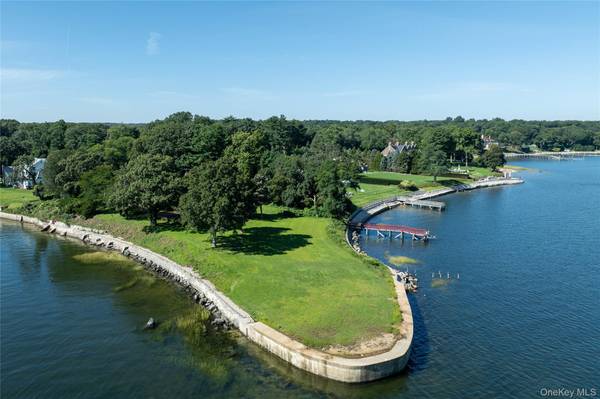 7 Lighthouse PT, Lloyd Harbor, NY 11743