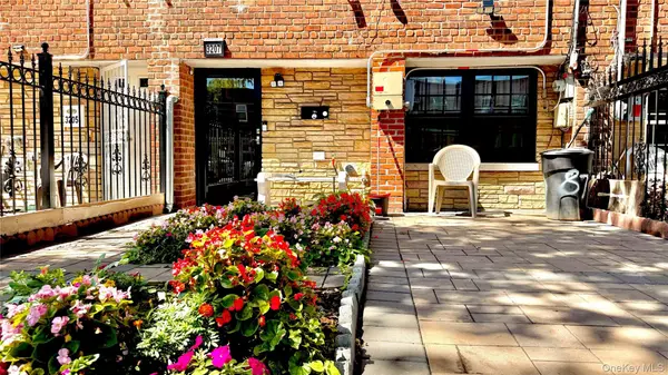 3207 Pearsal, Bronx, NY 10469