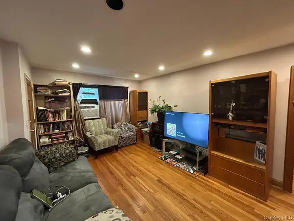 17-06 201nd ST #2-1033, Bayside, NY 11360