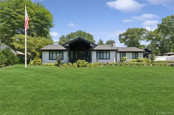 7 King Arthurs CT, Saint James, NY 11780