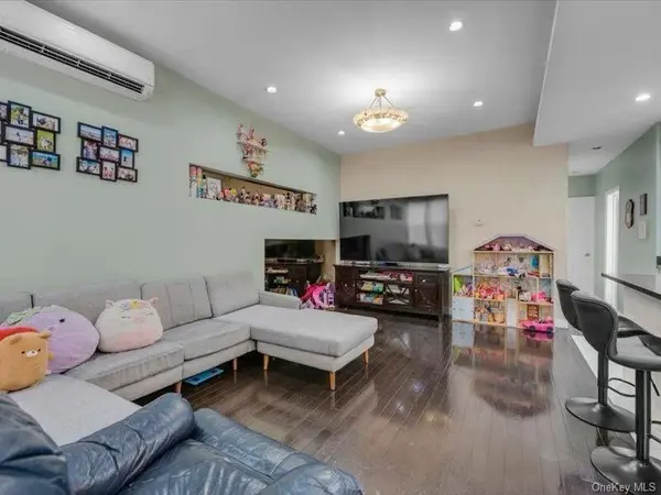 7726 Kneeland AVE, Elmhurst, NY 11373