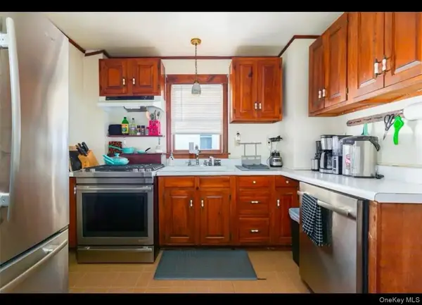 10 Oakwood BLVD, Poughkeepsie, NY 12603