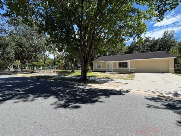 2285 CRYSTAL GROVE LN, Lakeland, FL 33801
