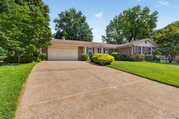 3822 Baville CT, Florissant, MO 63034